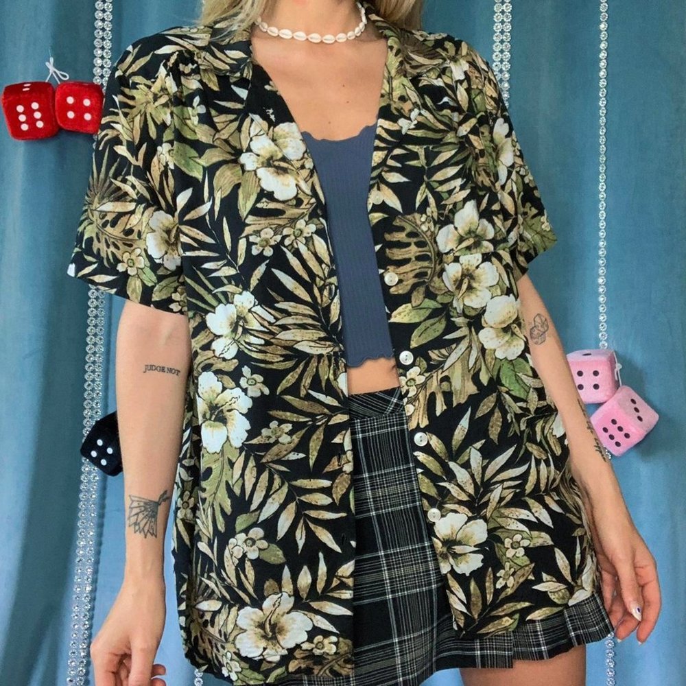 Vintage Cathy Essentials Hawaiian vacation shirt